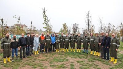 Bayrampaşa Belediye Başkan Vekili İbrahim Akın, ilçe protokolü ile birlikte,