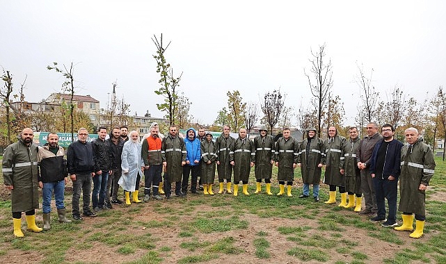 Bayrampaşa Belediye Başkan Vekili İbrahim Akın, ilçe protokolü ile birlikte,