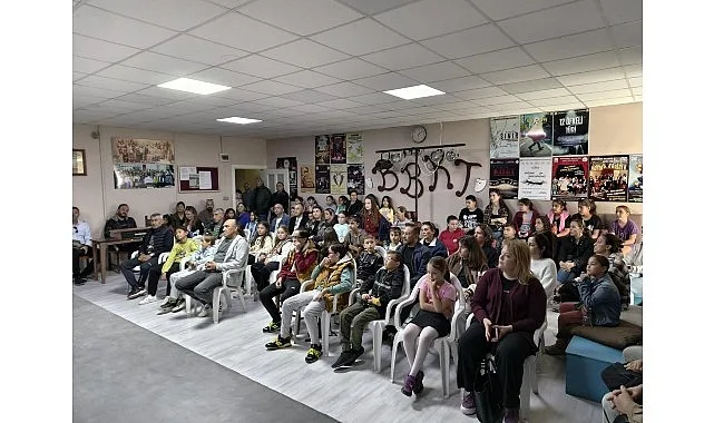 1999 yılından bu yana faaliyetlerini sürdüren Burhaniye Belediyesi Kent Tiyatrosu,