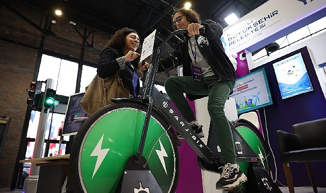 Kocaeli Büyükşehir Belediyesi’nin ev sahipliğinde Kongre Merkezi’nde düzenlenen Kocaeli Bilişim