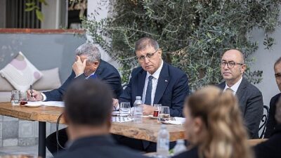 İzmir Büyükşehir Belediye Başkanı Dr. Cemil Tugay, Güzelbahçeli muhtarlarla bir