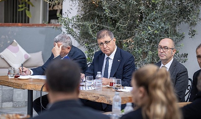 İzmir Büyükşehir Belediye Başkanı Dr. Cemil Tugay, Güzelbahçeli muhtarlarla bir