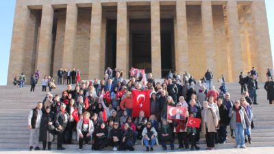 TÜED Uludağ Şubesi’nden 5 otobüsle Ankara’ya giden üyeler ve aileleri,
