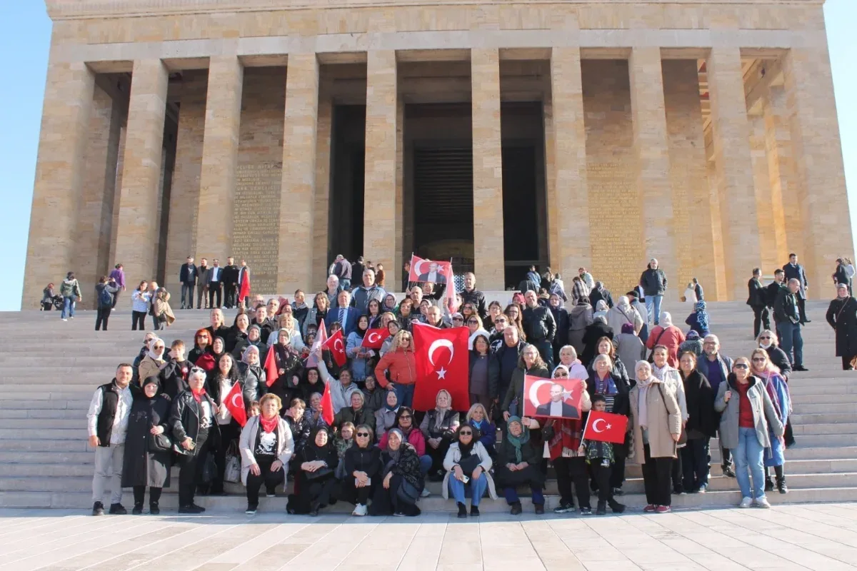 TÜED Uludağ Şubesi’nden 5 otobüsle Ankara’ya giden üyeler ve aileleri,