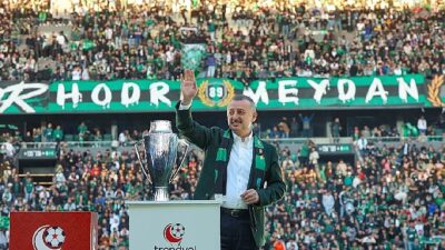 Kocaeli Büyükşehir Belediye Başkanı Tahir Büyükakın, zorlu Göztepe deplasmanından beraberlikle