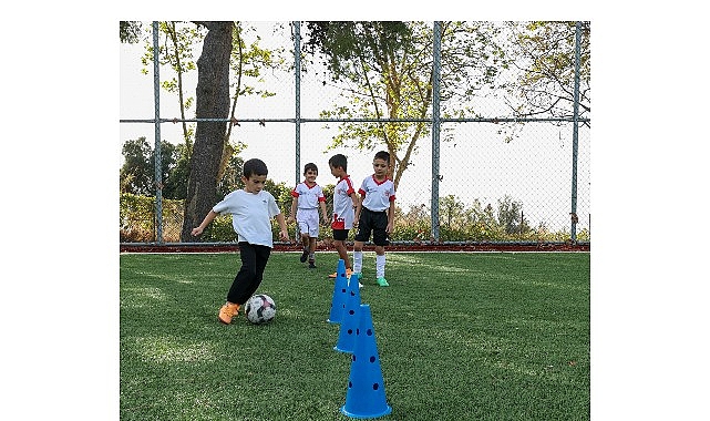 Antalya Büyükşehir Belediyesi Futbol Akademisi, çocukların erken yaşta yeteneklerini keşfetmek