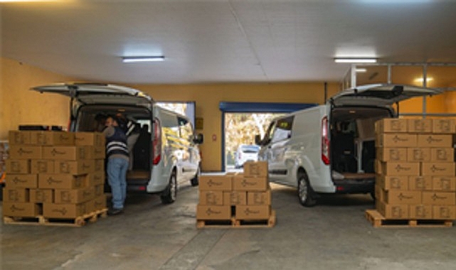 İzmir Büyükşehir Belediyesi 24 Kasım Öğretmenler Günü'nü unutmadı. Kent genelinde