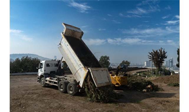 İzmir Büyükşehir Belediyesi, park ve bahçelerden çıkan günlük yeşil atıkları