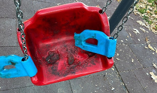 Canik Belediyesi, ilçedeki parklara zarar veren kişilere isyan ederek, parkların