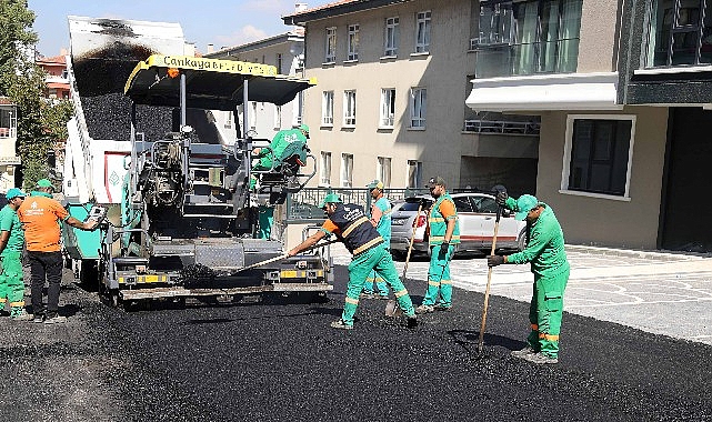 Çankaya Belediyesi asfalt çalışmalarına ara vermeden devam ediyor. İlçe genelinde