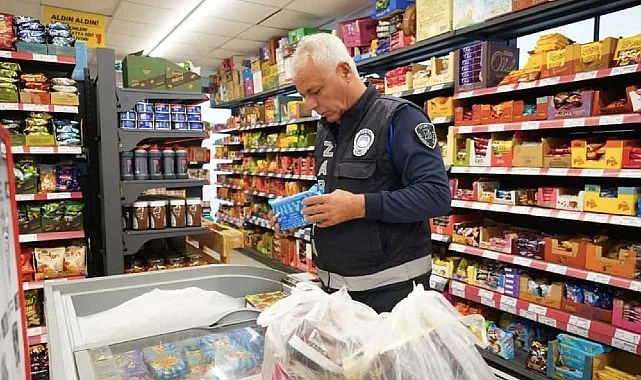 Ekipler tarafından marketlerde yapılan denetimlerde, özellikle son tüketim tarihi geçmiş ürünler, raf