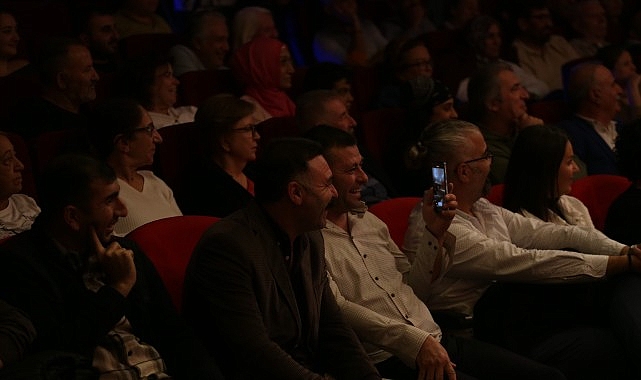 Çiğli Belediyesi’nin Öğretmenler Günü’ne özel düzenlediği “Emrah Bari ile Çiğli