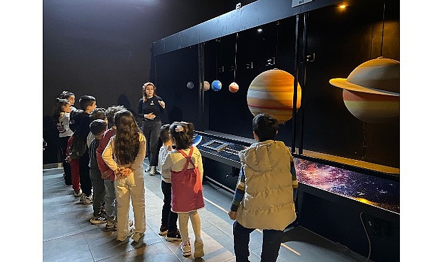 Çiğli Belediyesi, ara tatilde çocuklara unutulmaz bir deneyim yaşattı. Astronomi,