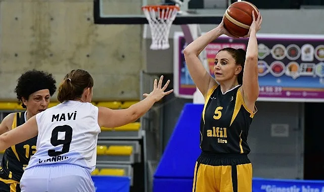 Lüleburgaz Belediyesi’nin düzenlediği Kadınlar Spor Turnuvası Cumhuriyet Kupası, final karşılaşmaları