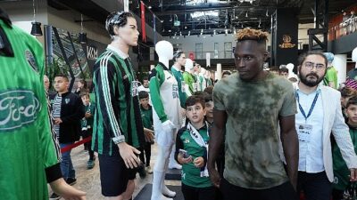 Büyükşehir Belediyesi’nin ev sahipliğinde düzenlenen Uluslararası Kocaeli Spor Tarihi Sempozyumu’nun