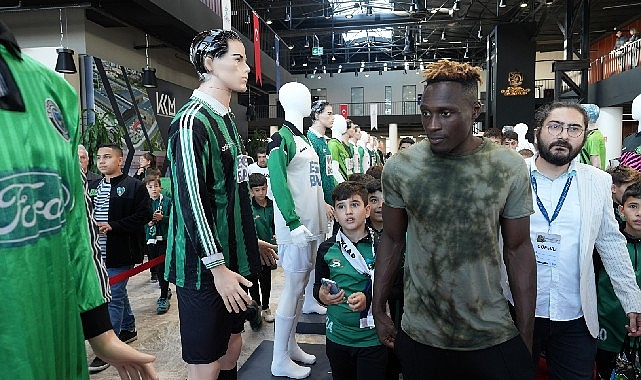 Büyükşehir Belediyesi’nin ev sahipliğinde düzenlenen Uluslararası Kocaeli Spor Tarihi Sempozyumu’nun