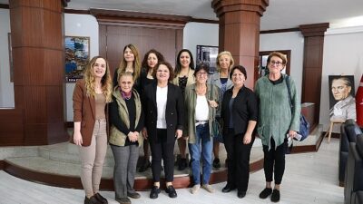 Didim Kadın Platformu üyeleri, Didim Belediye Başkanı Hatice Gençay’ı makamında