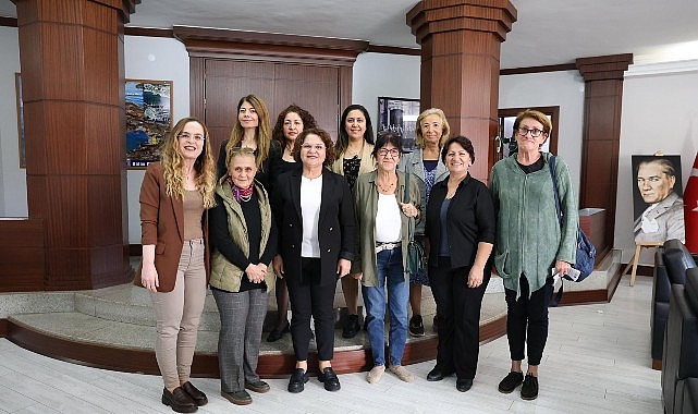 Didim Kadın Platformu üyeleri, Didim Belediye Başkanı Hatice Gençay’ı makamında