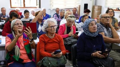 Antalya Büyükşehir Belediyesi, Aktif Yaşlı Merkezi’nde 60 yaş üstü bireylere