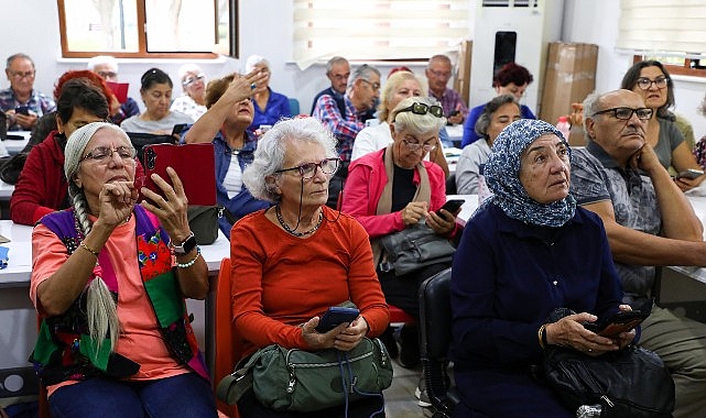 Antalya Büyükşehir Belediyesi, Aktif Yaşlı Merkezi’nde 60 yaş üstü bireylere