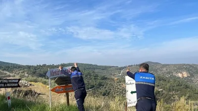 Efes Selçuk Belediyesi Zabıta Müdürlüğü ekipleri, kent estetiğini korumak ve