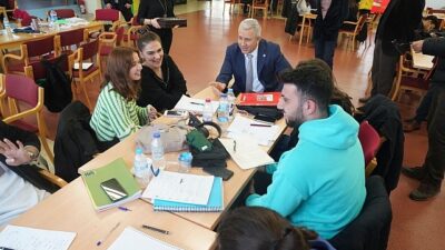 Ege Üniversitesi Merkez Kütüphanesi, sınav dönemlerinde öğrencilerin yanında olmaya devam