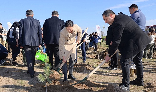 11 Kasım Milli Ağaçlandırma Günü dolayısıyla Kahramankazan Devlet Hastanesi bahçesinde