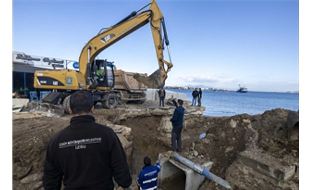 İzmir'de dün akşam saatlerinden itibaren başlayan yağışlar Karaburun, Foça, Çeşme