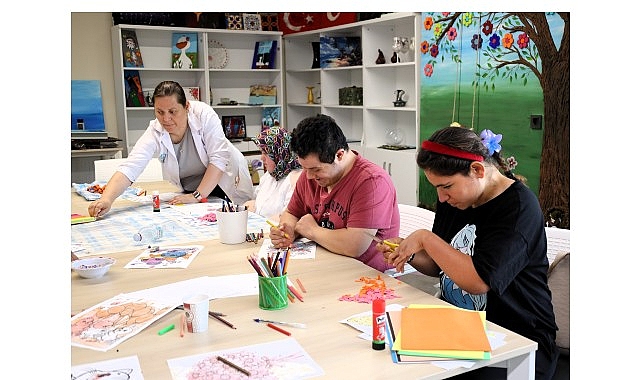 Kocaeli Büyükşehir Belediyesi bünyesinde hizmet veren Gonca Engelsiz Yaşam Merkezi,