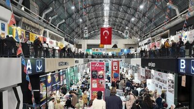 İnegöl Belediyesi’nin bu yıl 9’uncusunu düzenlediği Kitap Günleri tüm hızıyla