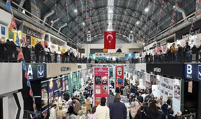 İnegöl Belediyesi’nin bu yıl 9’uncusunu düzenlediği Kitap Günleri tüm hızıyla