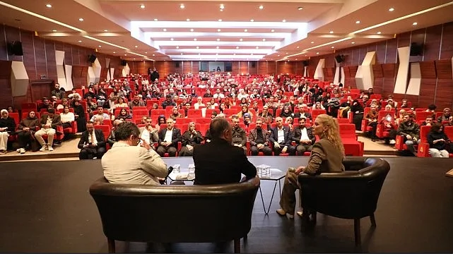 İnegöl Belediyesi’nin bu yıl 9’uncusunuz düzenlediği Kitap Günleri yazarların imza