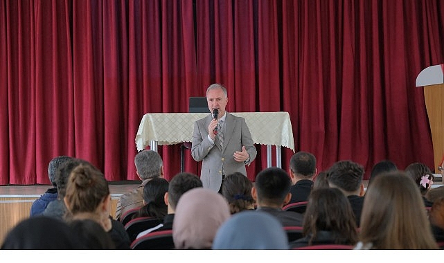 İnegöl Belediye Başkanı Alper Taban, gençlerin fikirlerinin şehre doğrudan yansıması