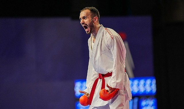 Kocaeli Büyükşehir Belediye Kağıtspor’un başarılı sporcuları, ay yıldızlı forma altında