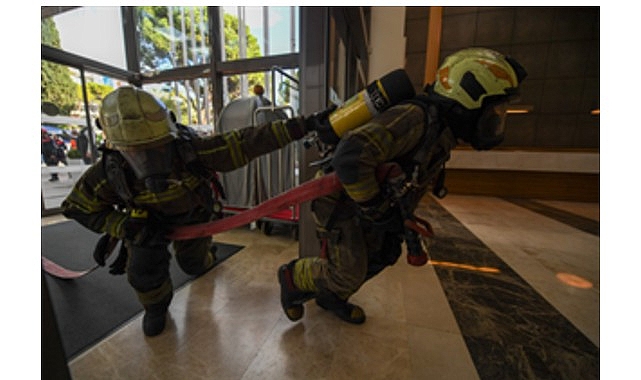 İzmir’in Konak ilçesinde bulunan Swissotel Büyük Efes’te İzmir İtfaiye Dairesi