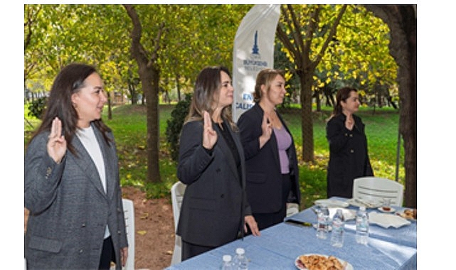 İzmir Büyükşehir Belediye Başkanı Dr. Cemil Tugay’ın eşi Öznur Tugay,