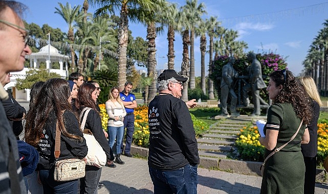 İzmir Büyükşehir Belediyesi, yerel demokrasinin güçlendirilmesi yönündeki adımlardan biri olarak
