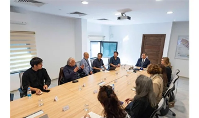 İzmir Büyükşehir Belediye Başkanı Dr. Cemil Tugay, kıyı temizliği ile