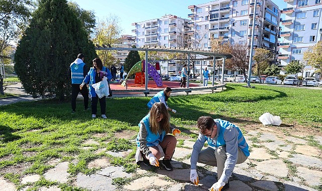 Buca Belediyesi ile İzmir Doğaseverler gönüllüleri Efeler Mahallesi’ndeki Yörük Ali