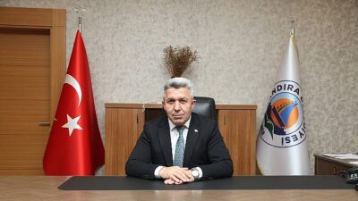 Mesajında öğretmenlerin toplumun temelini oluşturan en kıymetli yapı taşları olduğunu