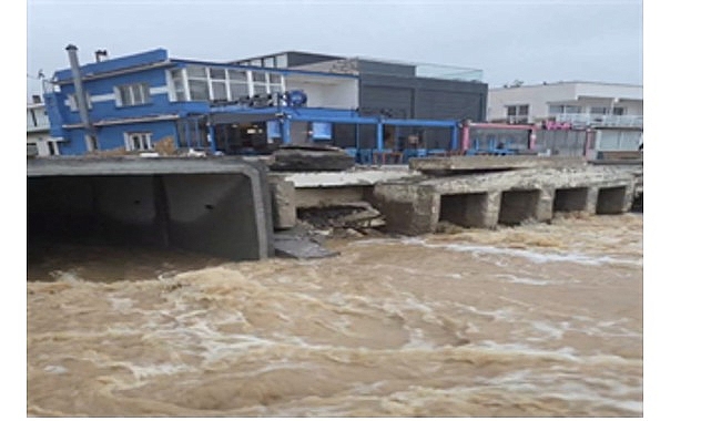 İzmir genelindeki yağışlar özellikle Karaburun, Foça, Çeşme, Dikili ilçelerinde etkili