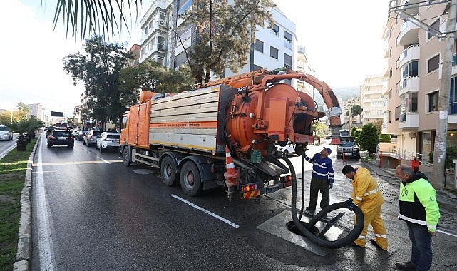 İzmir Büyükşehir Belediyesi İZSU Genel Müdürlüğü ekipleri, kısa sürede metrekareye