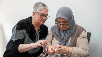 Karşıyaka Belediyesi’nin kadınlara yönelik kursları, yaklaşık 300 kadına meslek edinme