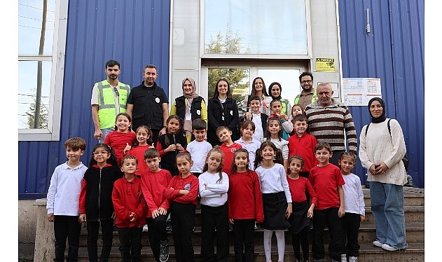 Kartepe Belediyesi, ilkokul öğrencilerine yönelik düzenlediği geri dönüşüm farkındalık eğitimlerine
