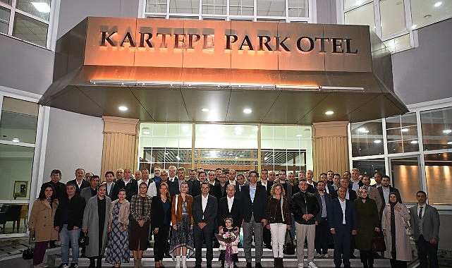 Okul müdürlerinin eksiksiz katıldığı programa Kartepe Kaymakamı Hasan Öztürk, Kartepe