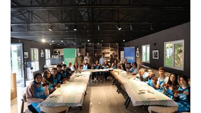 Kartepe Belediyesi Derbent Gençlik Kampı’nda lise öğrencileri deri malzemelerle gözlük