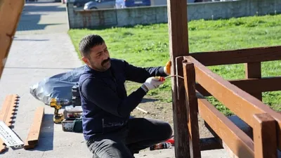 Kartepe Belediyesi ilçe genelindeki parklarda sürdürdükleri bakım, onarım ve yenileme