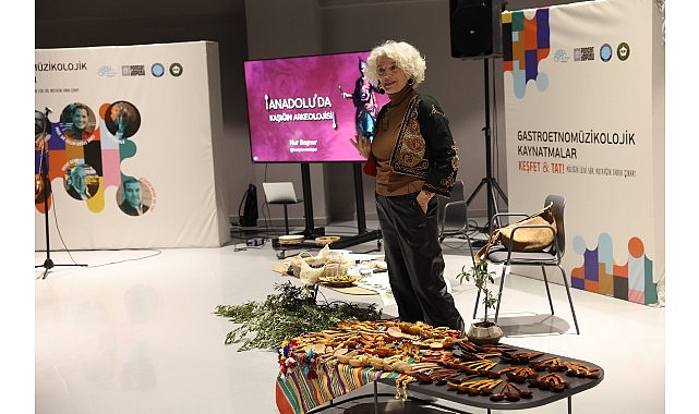 Nilüfer Belediyesi'nin "Gastroetnomüzikolojik Kaynatmalar" söyleşi dizisinin ikinci etkinliğinde, Anadolu'nun kaşık