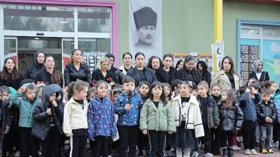 Keçiören’de 10 Kasım Atatürk’ü Anma Günü dolayısıyla düzenlenen etkinliklerde çocuklar,
