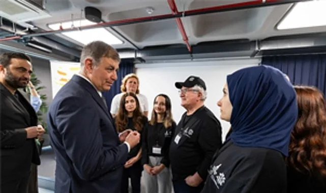 İzmir Büyükşehir Belediye Başkanı Dr. Cemil Tugay’ın, kentin geleceğini İzmirlilerle